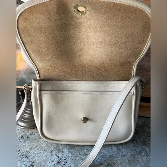 Vintage Coach Court Bag 9790| Cream Leather Crossbody Turnlock| USA Made - Picture 3 of 9